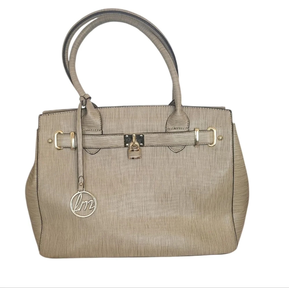 Elegant Tan Handbag